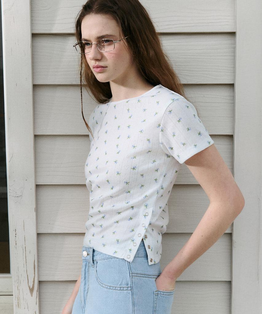 ROLAROLA Side Slit Flower T-Shirt Wh+Bl