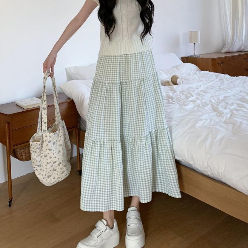 Women's Vacation Casual Mini Checkered Tiered Cake Skirt - High-Waist Slimming A-Line Midi Skirt for Summer with Hip Coverage