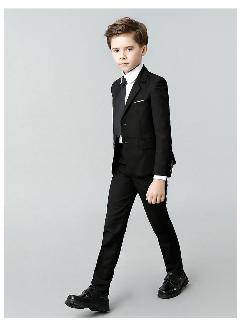 2025 Chlapecká smokingová souprava pro klavírní vystoupení a formální události
