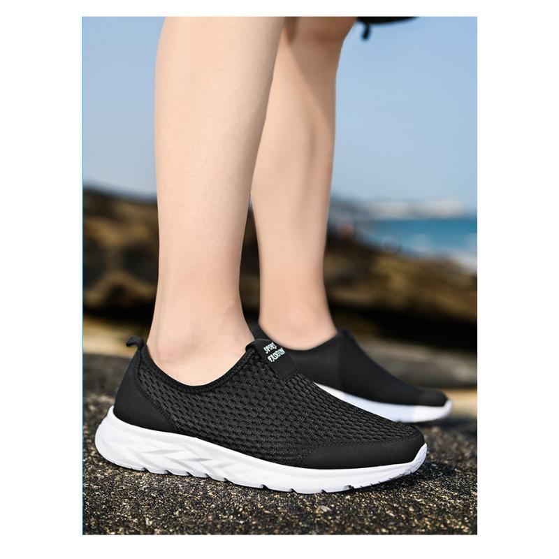 Breathable Mesh Slip-on Sneakers Lightweight Non-slip Walking Shoes for Casual Outdoor Activities