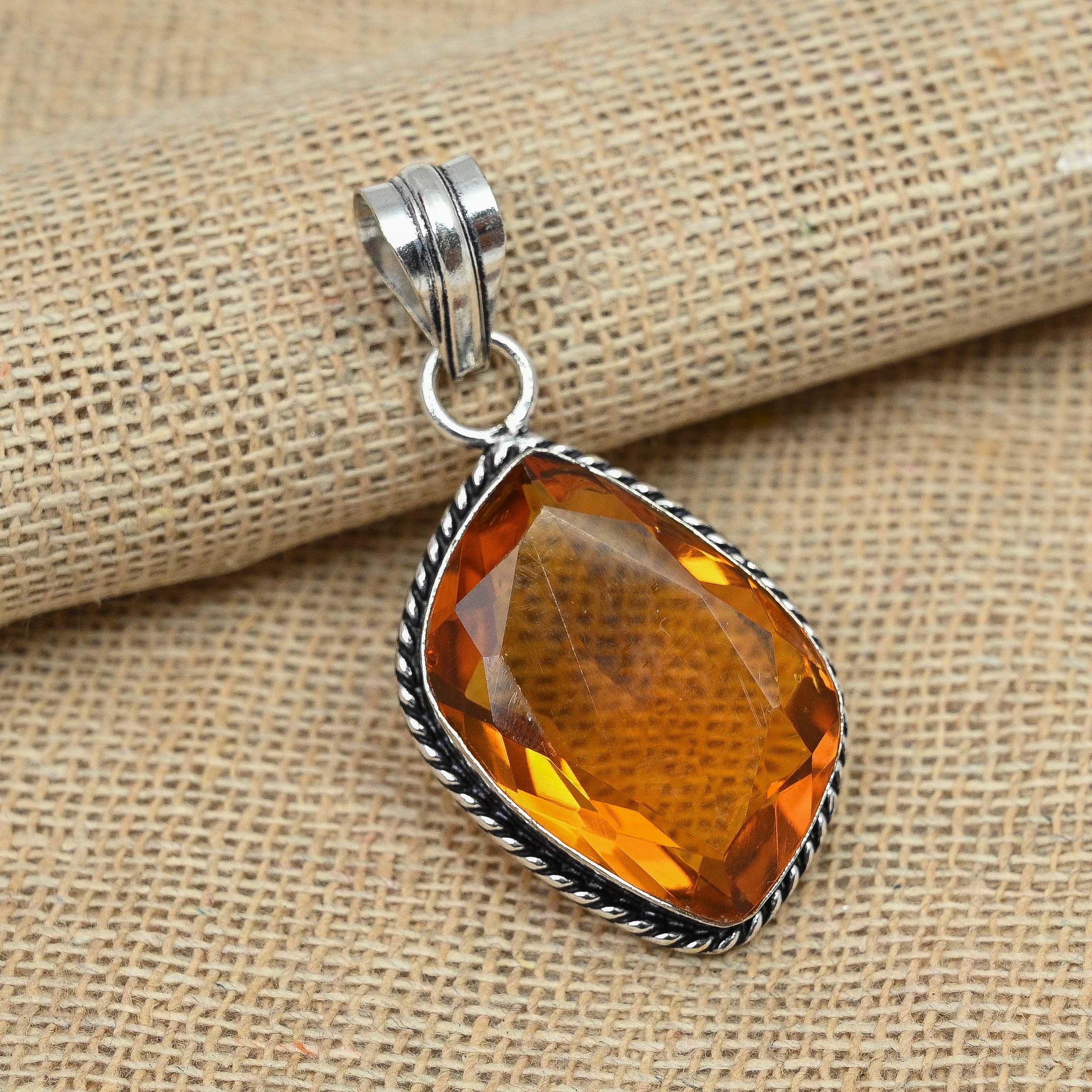 

AAA + Honey Topaz Gemstone 925 Sterling Silver Handmade Elegant Pendant Jewelry 1.77 Inches оранжевый
