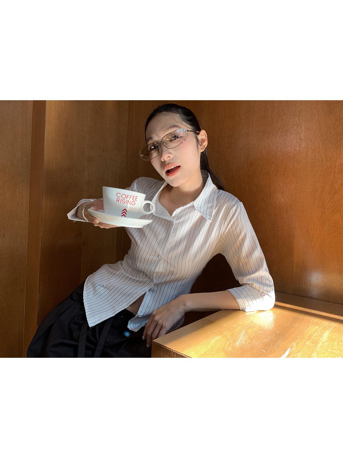 Chic American Mid-Sleeve Striped Shirt for Women - Spring 2026 Waist-Cinched Slimming Top One Size