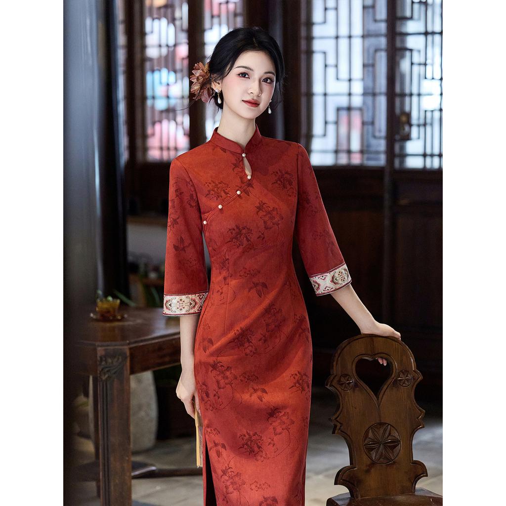 New Chinese-style red long cheongsam women's 1011 new autumn engagement toasting clothes temperament daily wearable high-end sense