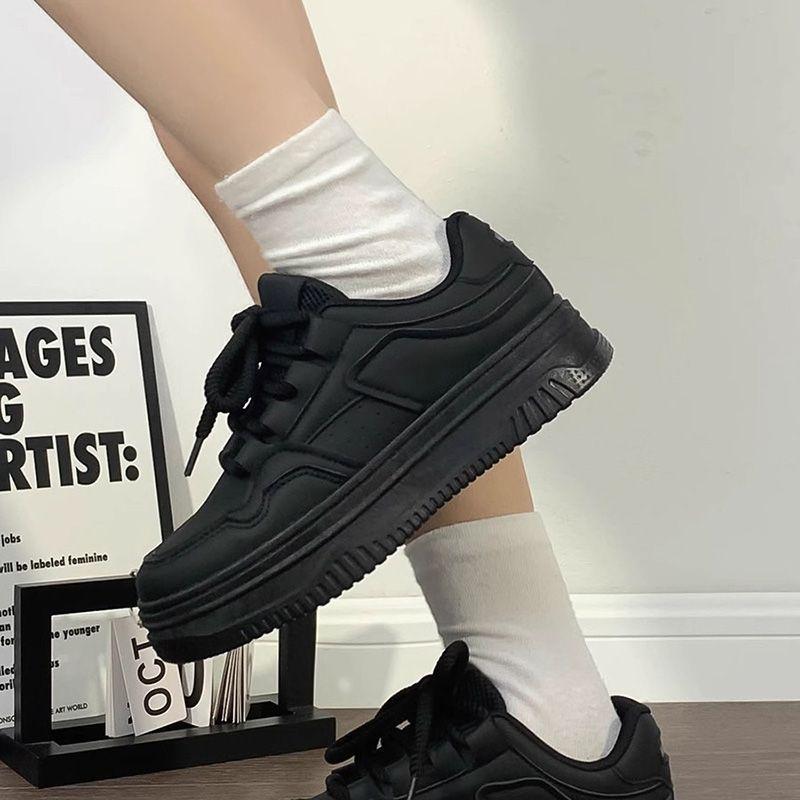 Board Shoes Women's 2025 Popular Spring Students Lightweight Versatile Casual Bread Shoes Sports Shoes Work Soft-soled Shoes