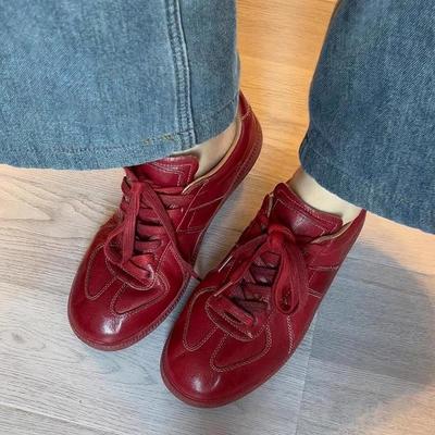 Retro temperament kůže měkká podrážka německé tréninkové boty dámské šněrovací hluboký nárt červené šněrování ležérní sportovní boty