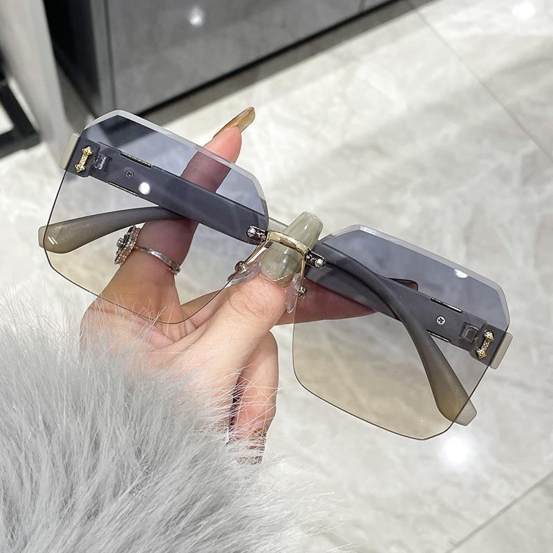 Fashion Rimless Sunglasses Women's Advanced Sense New Big Frame Slim UV Protective Sunglasses Gradient Luxury Eyewear
