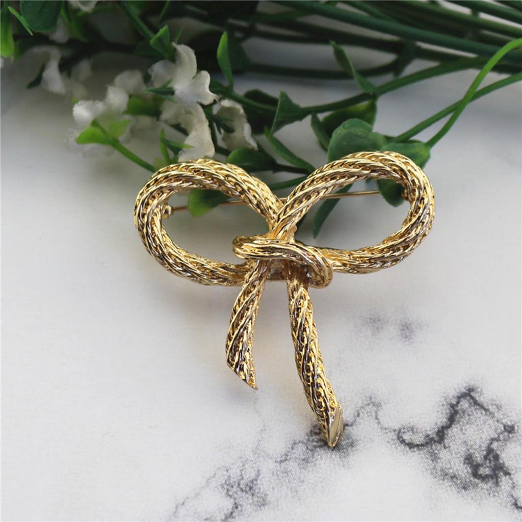 Versatile Twisted Bowknot Collar Pin Charm Fashionable Brooch Ornament Trendy Party Dress Decoration for Women and Girls