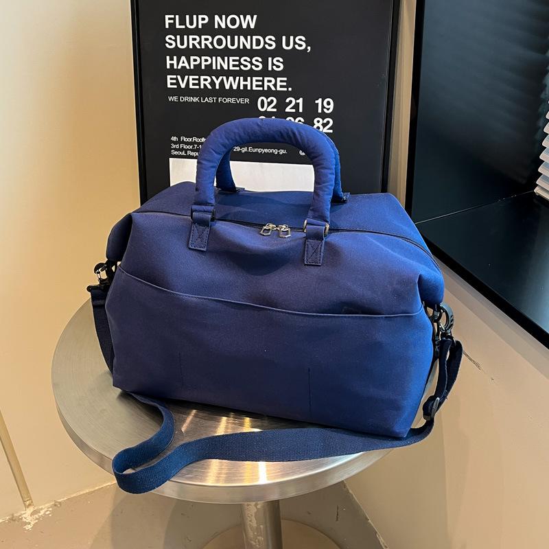 Versatile Lightweight Travel Handbag: Large Capacity, Waterproof, Ideal for Short Business Trips and Gym Use for Both Men and Women