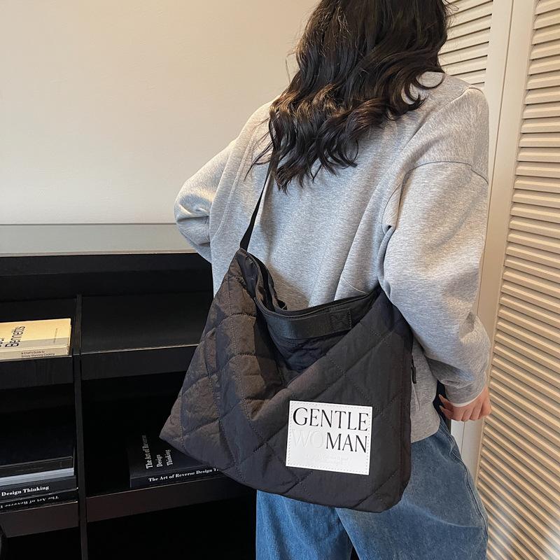 Diamond-shaped Bucket Bag, Large-capacity, Fashionable and High-end Single-shoulder Bag, Light Luxury Crossbody Bag