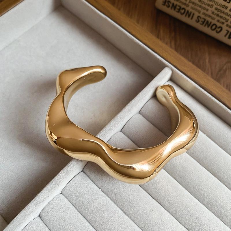 European and American Niche Irregular Bangle: High-End Fashion Design Bracelet for a Unique, Stylish Look