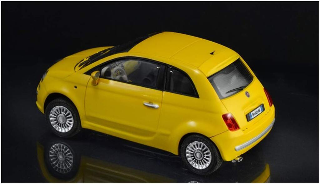 Italeri 1/24 Scale Fiat 500 2007 Plastic Model Kit with Japanese Instructions (IT3647)