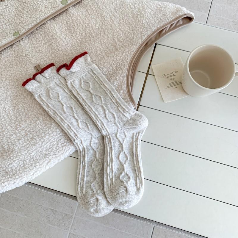 Women's Mid-calf Socks, Winter Fleece Warm Wool Socks, Black and White Women's Flower Bud Mouth Pile Texture Long Socks