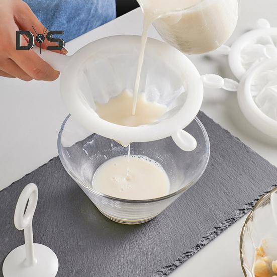 Kaffeefilter in Lebensmittelqualität mit Aufhängeloch. Praktisches manuelles Saftfiltersieb