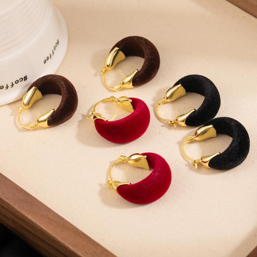 Design Sense Flocking U-Shaped Round Atmosphere Simple Women'S Personality Temperament Earrings