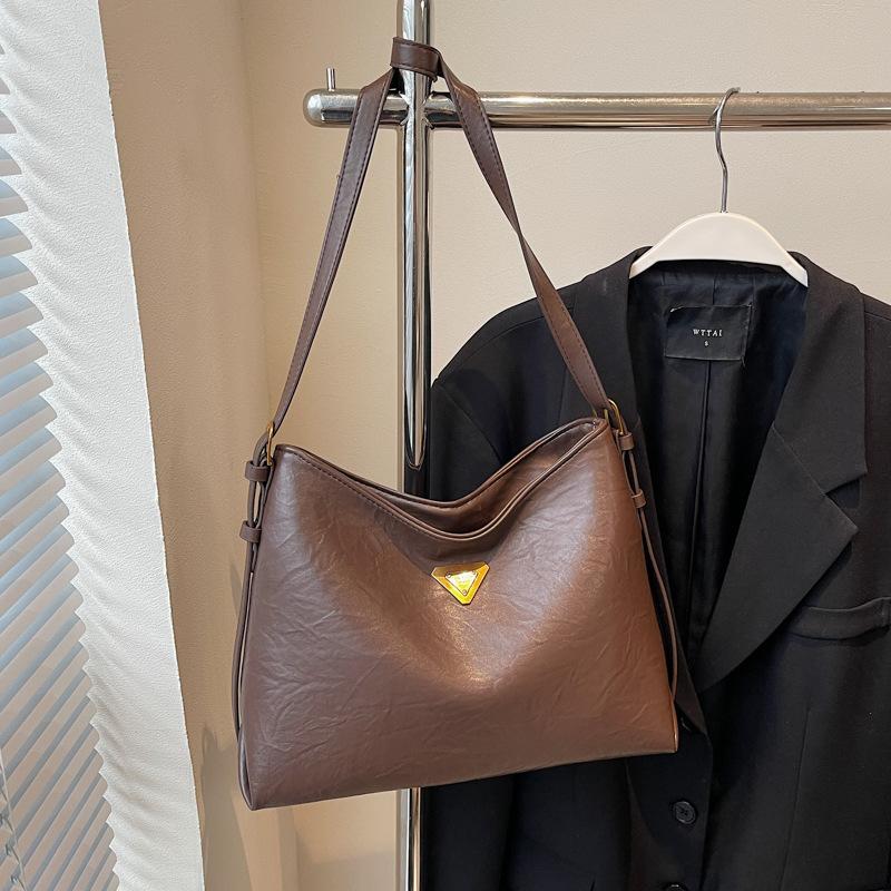 

2025 Новая сумка-тоут большой вместимости Модная универсальная сумка на плечо через плечо Премиальное ощущение Простая женская сумка для поездок на работу 29*9*24 темно-коричневого