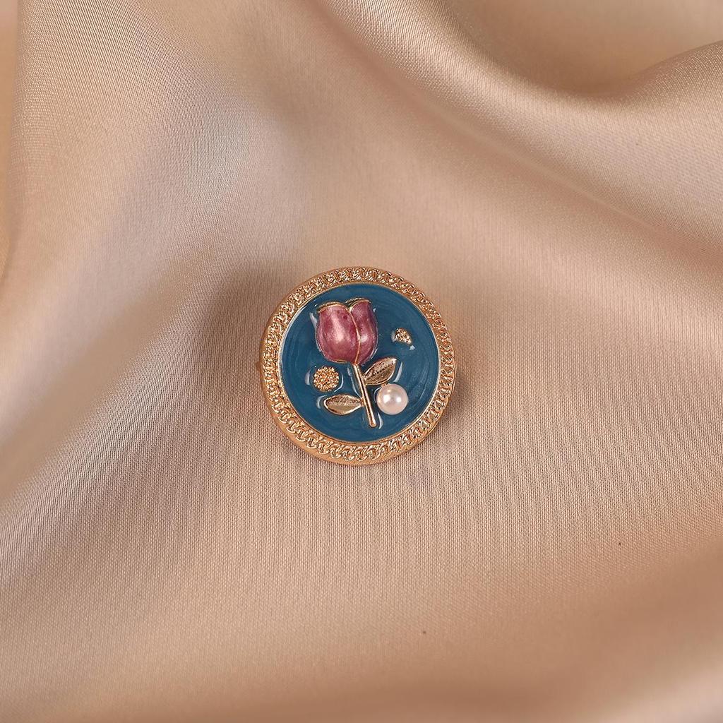 Elegant Butterfly Brooch: Luxurious Suit Accessory & Stylish Corsage for Women