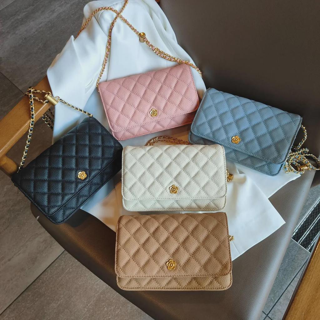 2024 Women's Gold Chain Cowhide Messenger Bag - Small Square Design