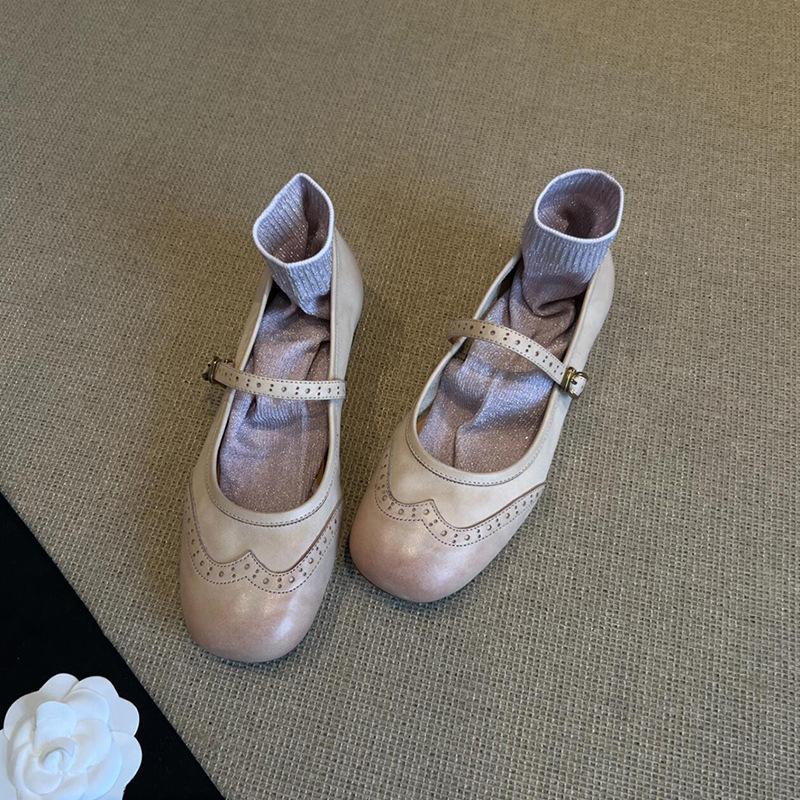 French Mary Jane shoes women's 2025 apricot flat-bottom carved simple one-word buckle single shoes