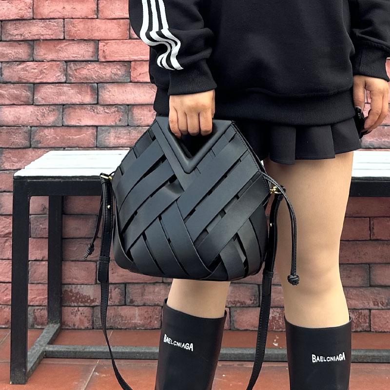 Women's Genuine Leather Woven Shoulder Bag with Magnetic Buckle