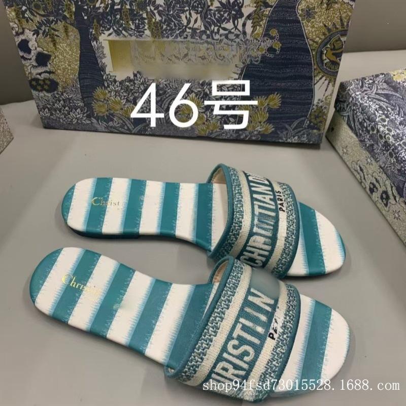 This Board Shoes Jacquard Embroidered Women's Slippers Classic Casual One-letter Flat Slippers