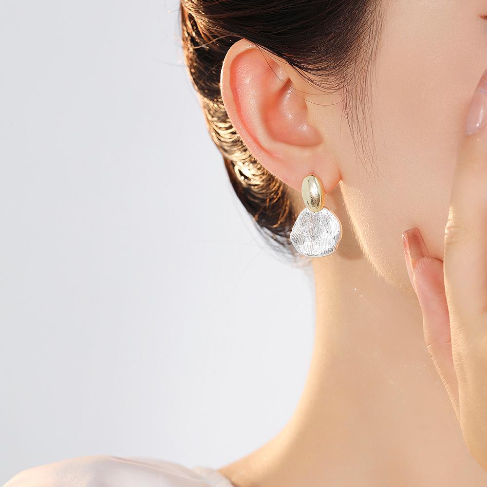 925 Silver Needle Simple Shell-Shaped Earrings High-End French Retro Temperament Earrings Niche Light Luxury Stud Earrings Wholesale
