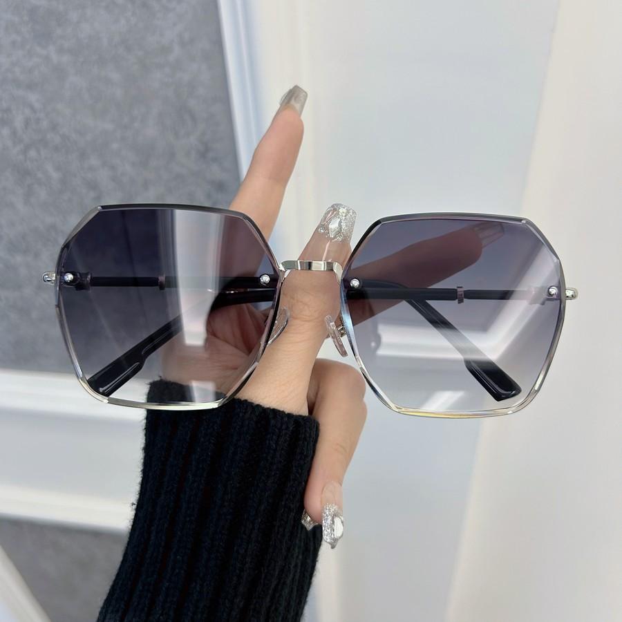 Classic Fashion Sunglasses Women Menshoupai