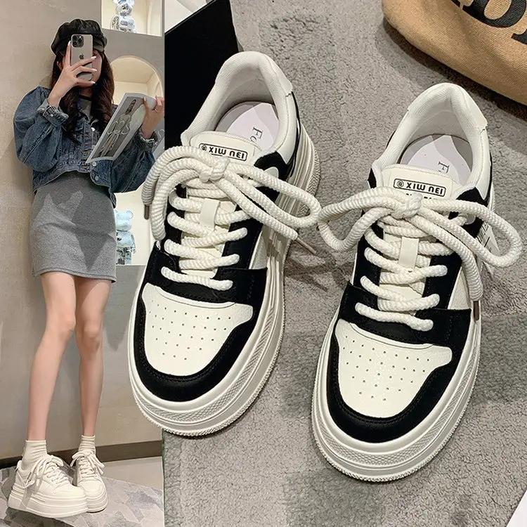 Mode 2024 Plateau Sportschuhe Flache Damen-Sneaker Damen Tennis Casual Vulkanisiert Schwarz Mode Harajuku Dicksohlige Sneaker