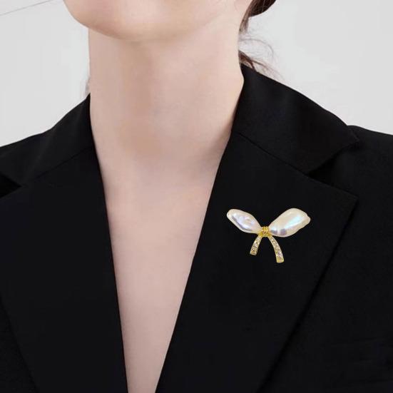 Women Brooch Imitation Pearls Bow Shape Anti-Wear Lapel Pin Scarves Shawls Bags Badge Fashion