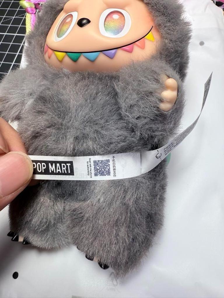 [BRUKT] Ekte LABUBU Big Into Energy V3 ID Hemmelig