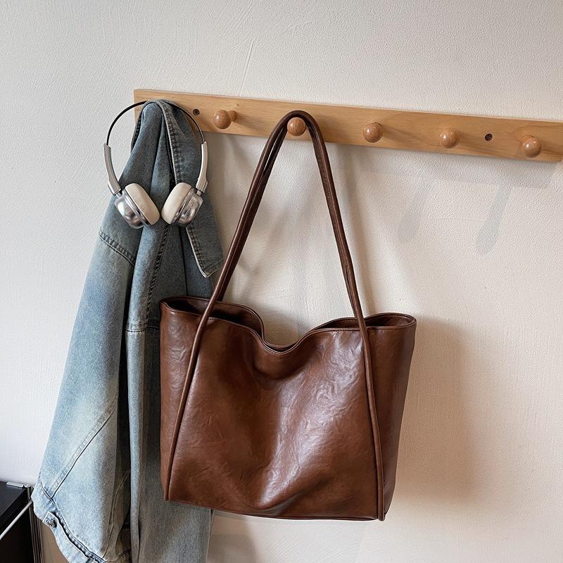 Bag women's new soft leather tote bag large capacity women's niche high-end sense of commuting to work portable shoulder bag