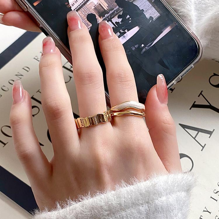 Layer Fashionforward Double Ring With Stunning White Shell Detail And Adjustable Size