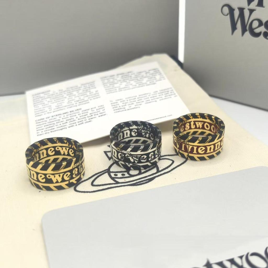 טבעת Vivienne Westwood רטרו פאנק עם פס שבבים מצופה אמייל אפוי לגברים ונשים