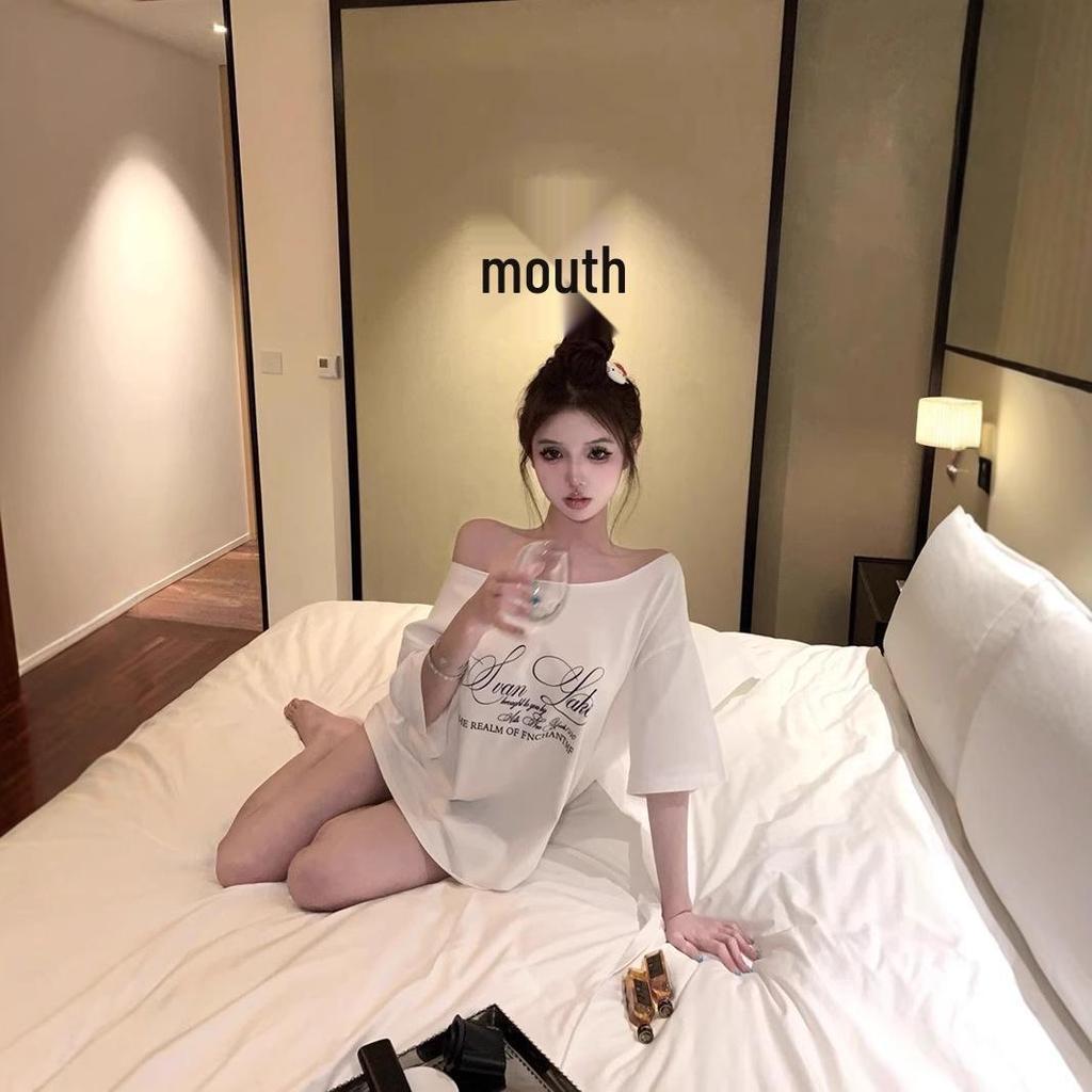 Dámské letní bílé tričko s potiskem písmen mimo rameno