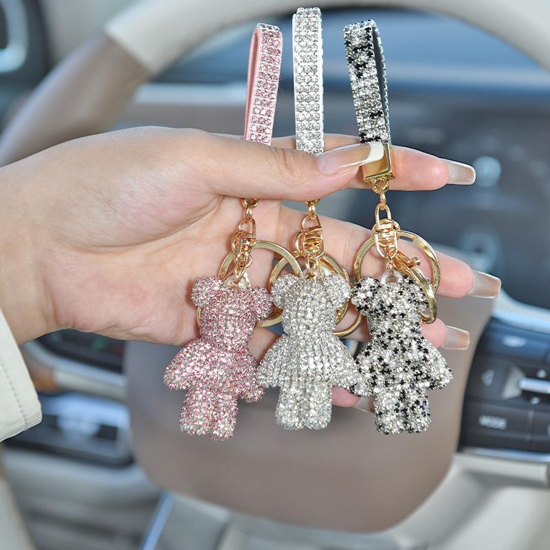 Chic Rhinestone Bear Keychain: Cute & Exquisite Bag Charm