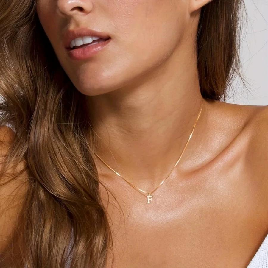 Colar com Inicial A-Z Banhado a Ouro 18K Colar de Letra Fofa em Aço Inoxidável para Mulheres