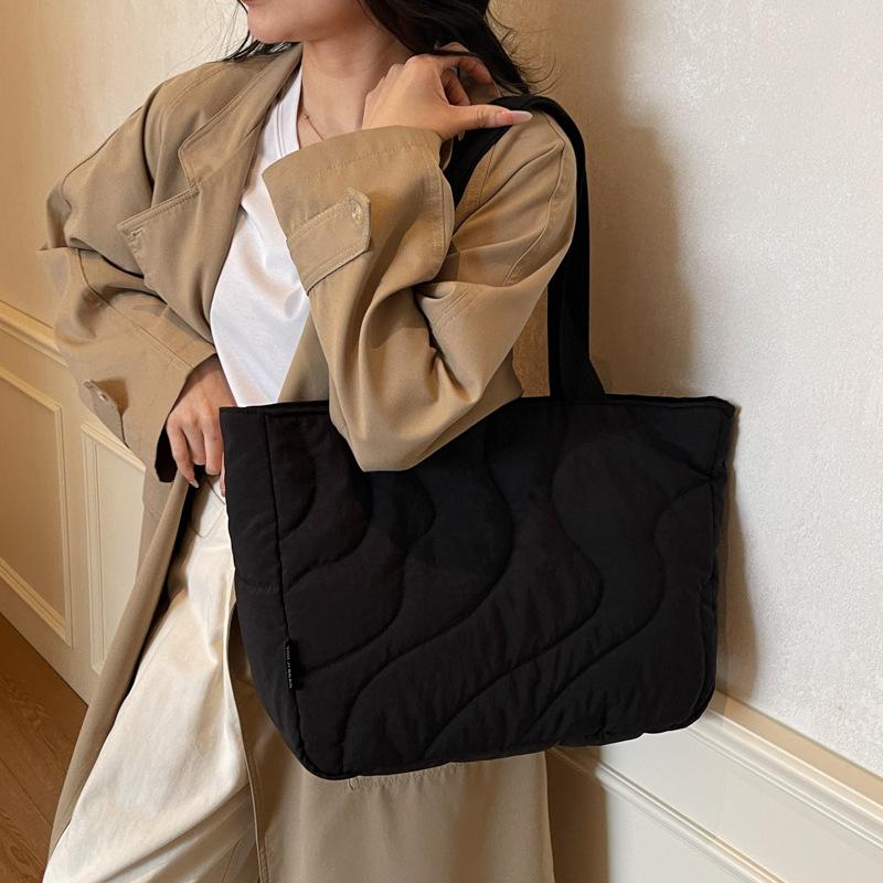 Solid color versatile quilted tote bag women's padded one-shoulder cotton jacket college student minimalist style class commuting handbag