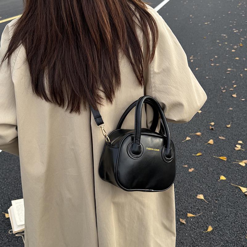 

2025 Women s Stylish Versatile Crossbody Square Shoulder Bag 19x8x14 cm чёрный