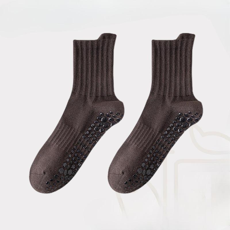 

Yoga Socks for Men - Silicone Anti-slip Fitness, Pilates, Dance and Sports Tights for Floor Wear 1 pair колір темно кави