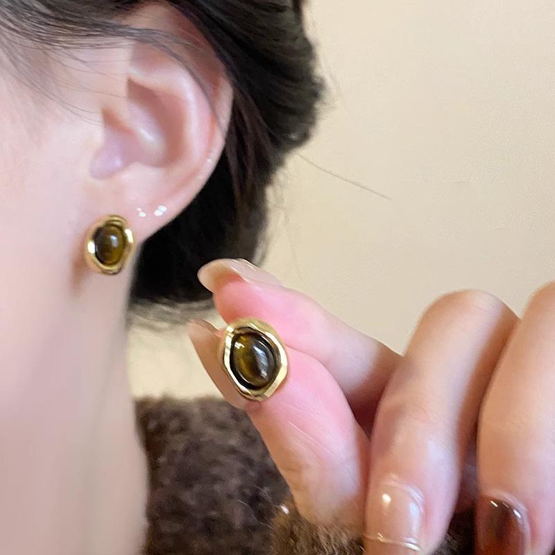 Round Tiger's Eye Stone Earrings Autumn Winter Retro Atmosphere Temperament Fashion Personality Design Women's Versatile Daily Earrings