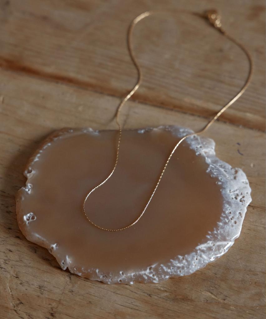 38Comeoncommon Slim Glow Surgical Necklace (Gold)