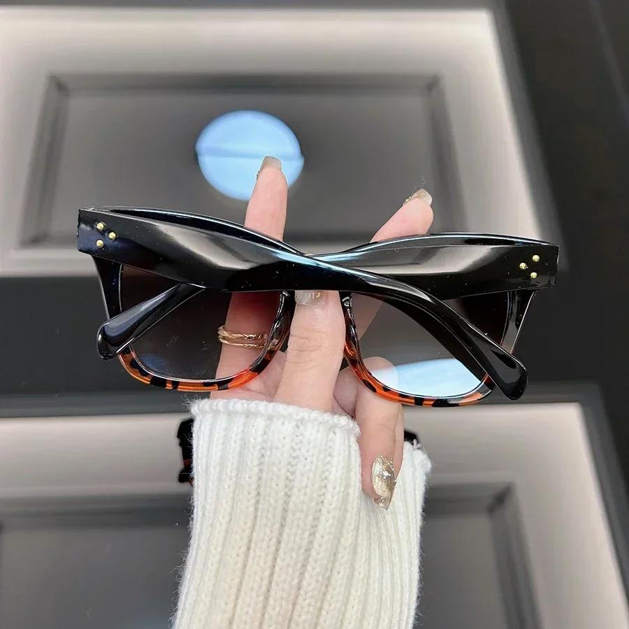 Classic Square Casual Fashion Sunglasses Women Men Vintage Stylish Oval Shaped Minimalist Female Male