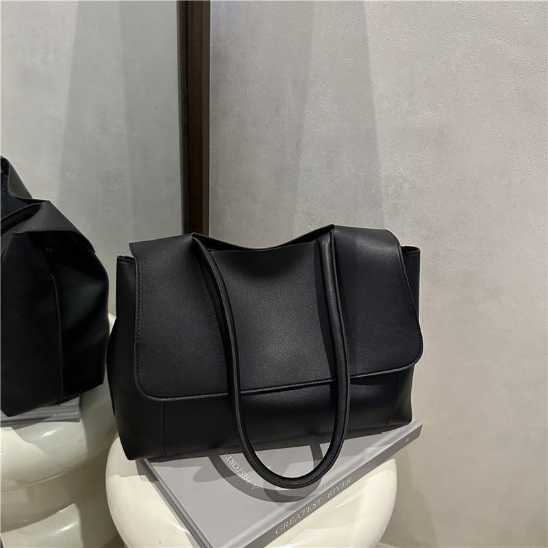 High Value Large Bag Women's Bag Summer New Trendy Large Capacity Handbag Retro Commuter Tote Bag