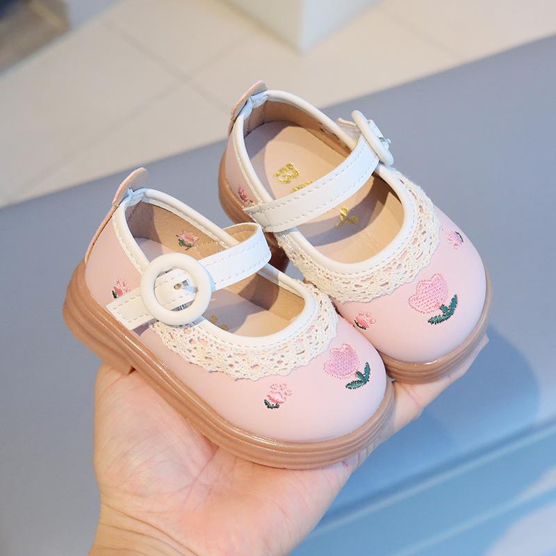 Frühlings-Babyschuhe aus Leder mit eckiger Spitze und floraler Spitze - Niedliche Prinzessinnenschuhe für Kleinkinder