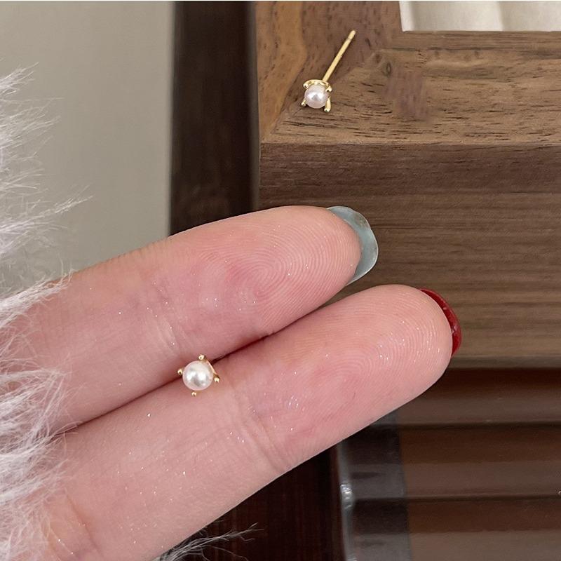 Серьги-гвоздики в форме звезды для женщин, отверстия для ушей, Niche Design Sense, серьги в форме пятиконечной звезды, серьги с имитацией жемчуга с четырьмя когтями