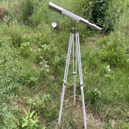 

Телескоп из латуни с белым штативом, элегантный морской декор для вашего пространства