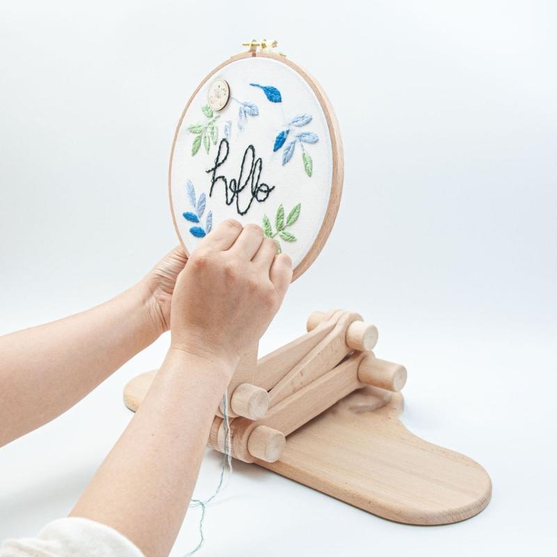 Wooden Embroidery Hoop 360Degree Rotated Adjustable Desktop Stand Cross Stitch Rack Frames Rings Adults Gifts Sewing