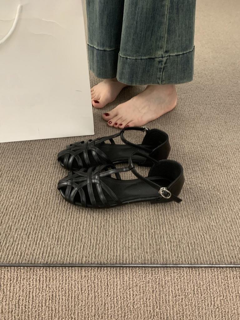 Retro woven hollow bag head sandals women's summer 2025 new one-word buckle bag heel flat Roman shoes