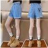 Children's denim shorts medium and large children's baby pants real pocket girls' shorts are sent on behalf of one piece.