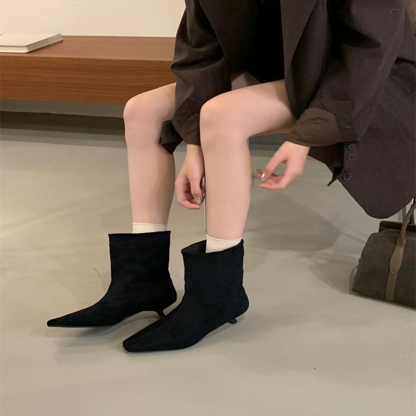 Super fire short boots women's 2025 new winter retro brown suede pointed cat and elastic thin boots