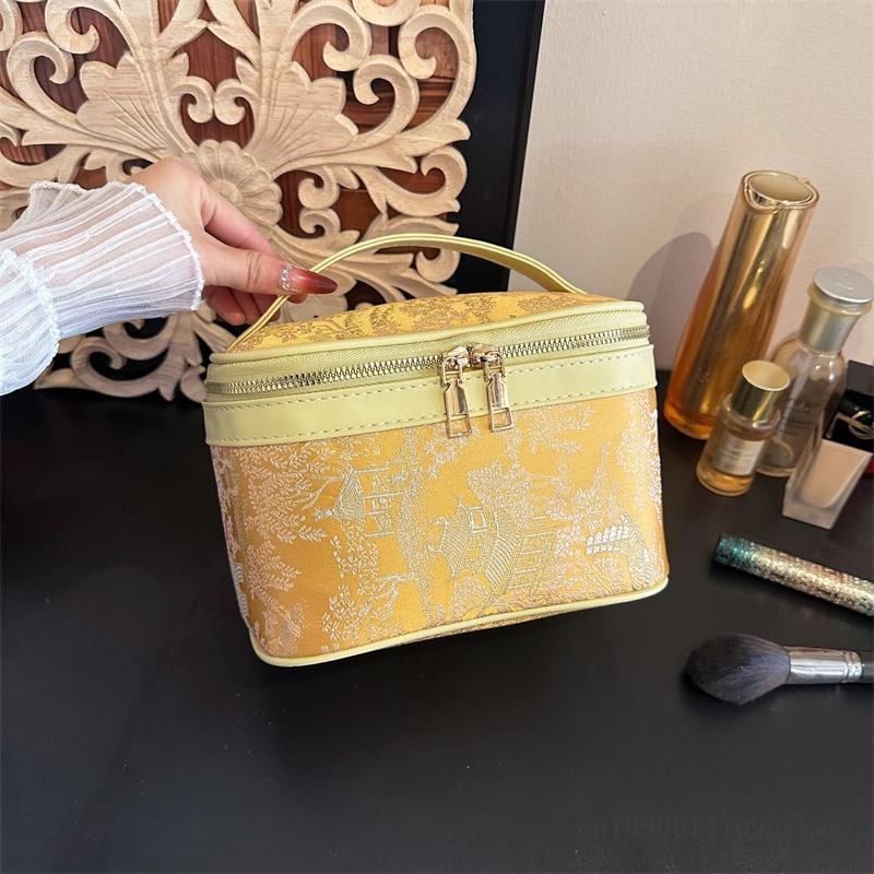 Hot Chinese Style Embroidered Makeup Bag for Women, New Ins Large Capacity Wash Bag Cosmetic Storage Pouch Handheld Makeup Bag